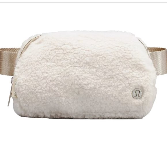 lululemon athletica Accessories - NWT Lululemon Everywhere Belt Bag Ivory Trench Fleece - 1 Liter